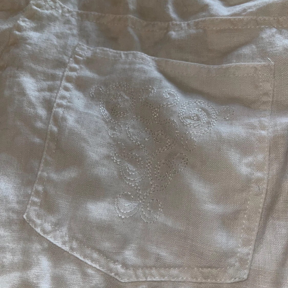 Vita linnebyxor med snörning - 3