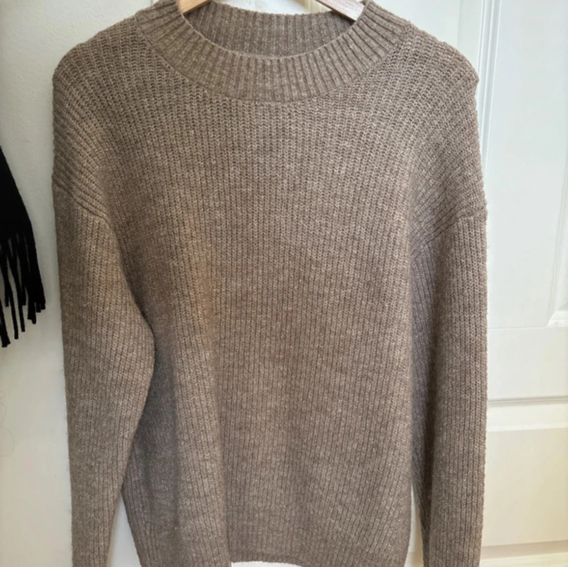 Beige stickad tröja från H&M