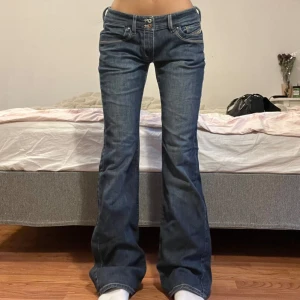 Diesel Jeans  - Midjemått: 38cm, innerbenslängd: 85cm 💖