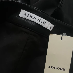 Skinnkjol ADOORE - Skin kjol från ADOORE, helt oanvänd med prislapp. Storlek 48 men mer som 42/44. 