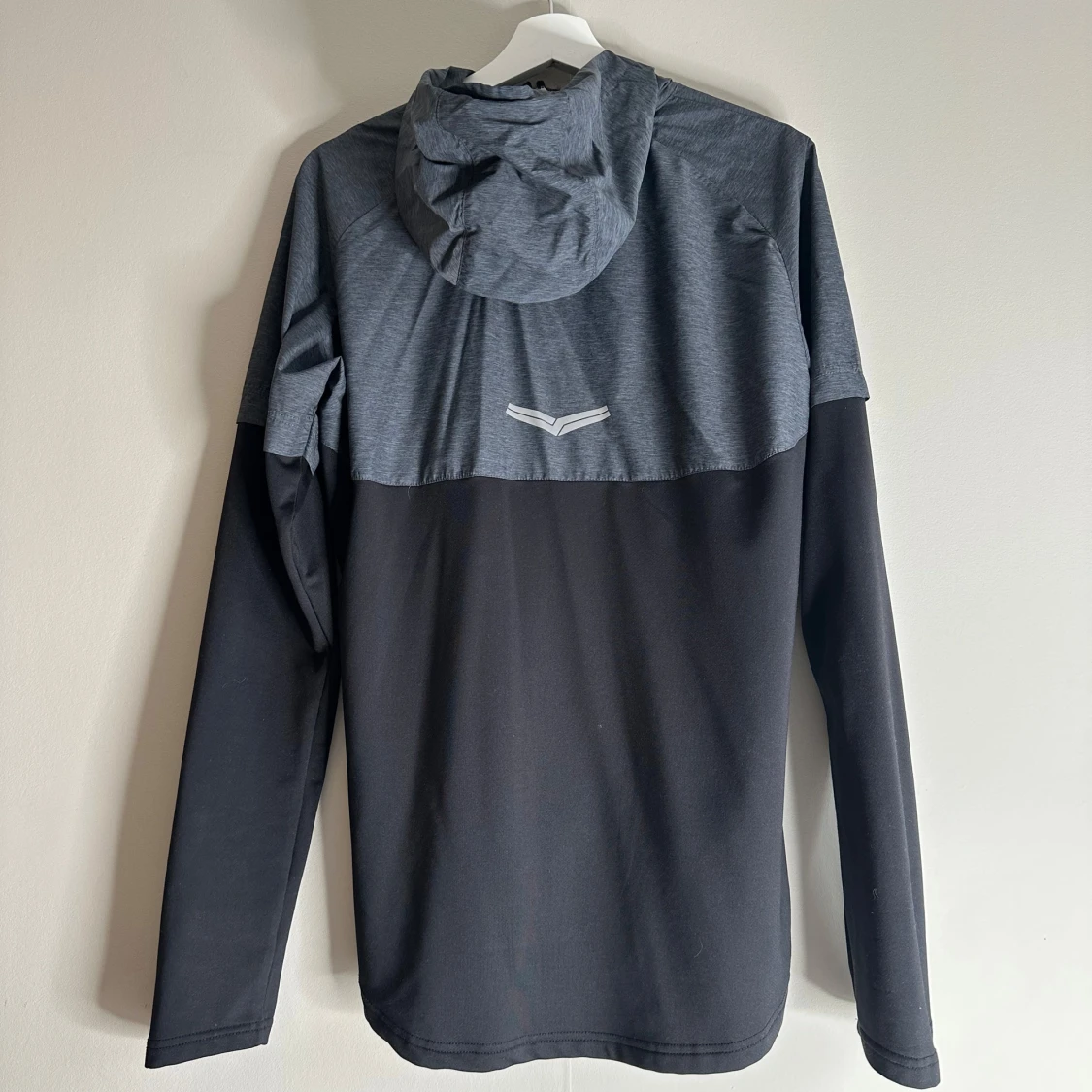 Svart och grå träningsjacka från SOC - 1