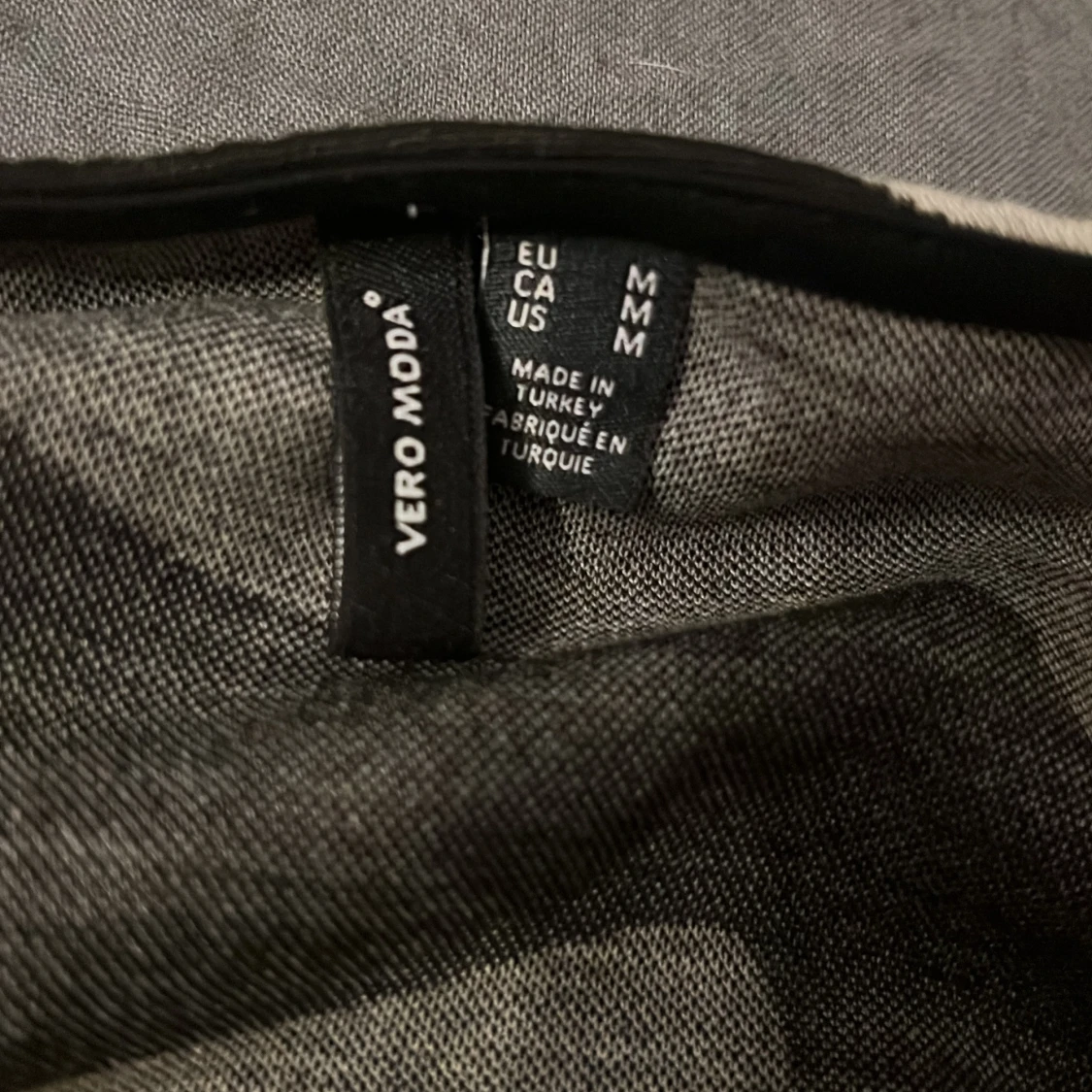 Svart och beige tröja från Vero Moda - 1