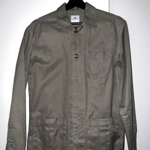 Overshirt John Henric - Olivgrön/Ljusgrön Overshirt från John Henric i storlek M.