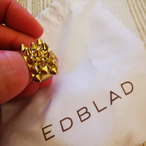 Edblads Peak Ring Gold - Oanvänd Edblads Peak Ring Gold. Storlek XL 19,5 mm. 