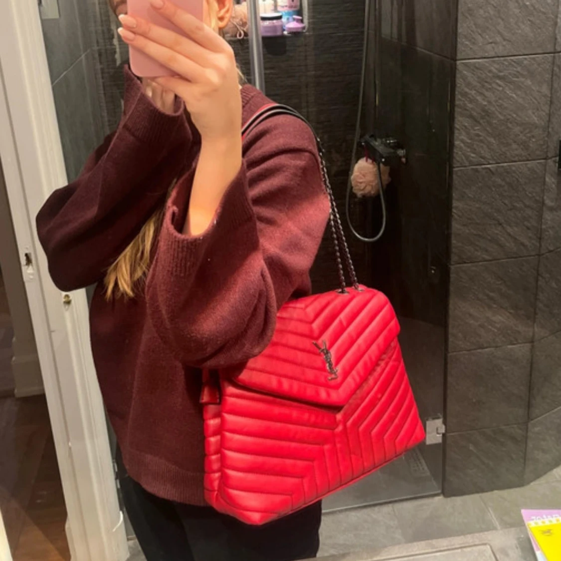 Röd quiltad axelväska  - 93