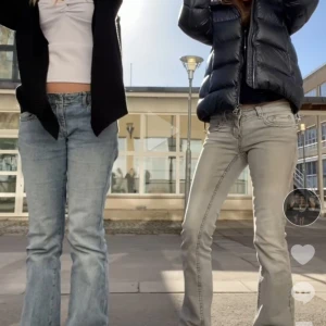 gråa lågmidjade bootcut jeans - Snygga gråa lågmidjade jeans från gina stl 36, fint skick! 