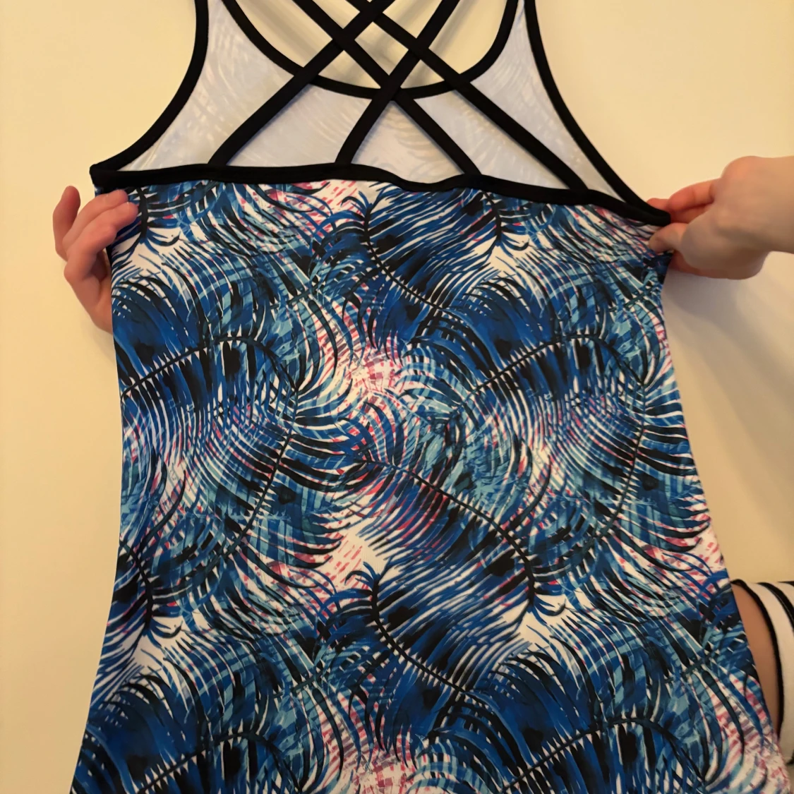 Mönstrad träningslinne och kofta. Storlek 158/164 - 91