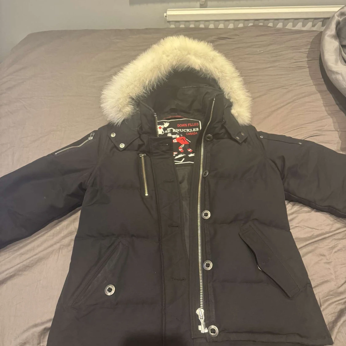 Svart dunjacka från Moose Knuckles Äkta/kvitto finns