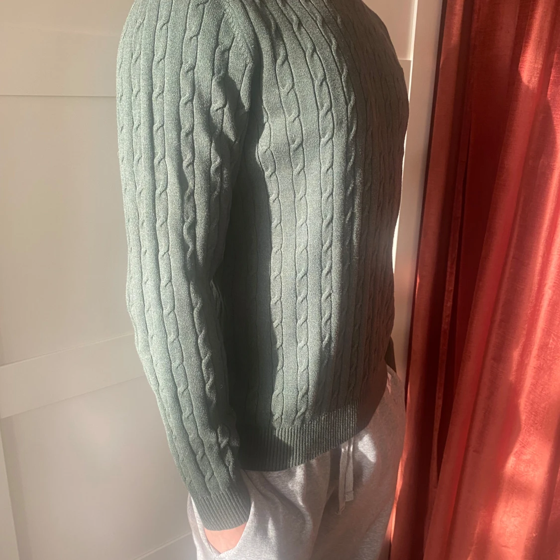 Grön kabelstickad tröja från Brandtex - 90