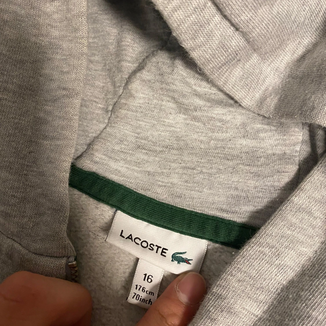 Grå hoodie från Lacoste - 93
