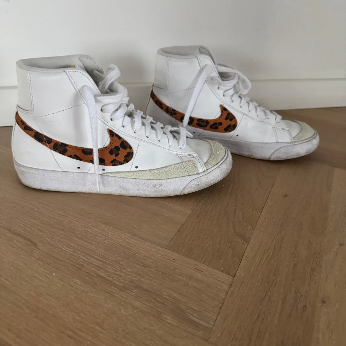 Nike Blazer med leopardmönster