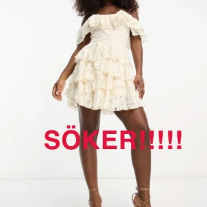 Vit offshoulder klänning - Jag söker denna klänning från asos i storlek xs-s. Kontakt mig gärna om du säljer eller vet nån som säljer.🥰