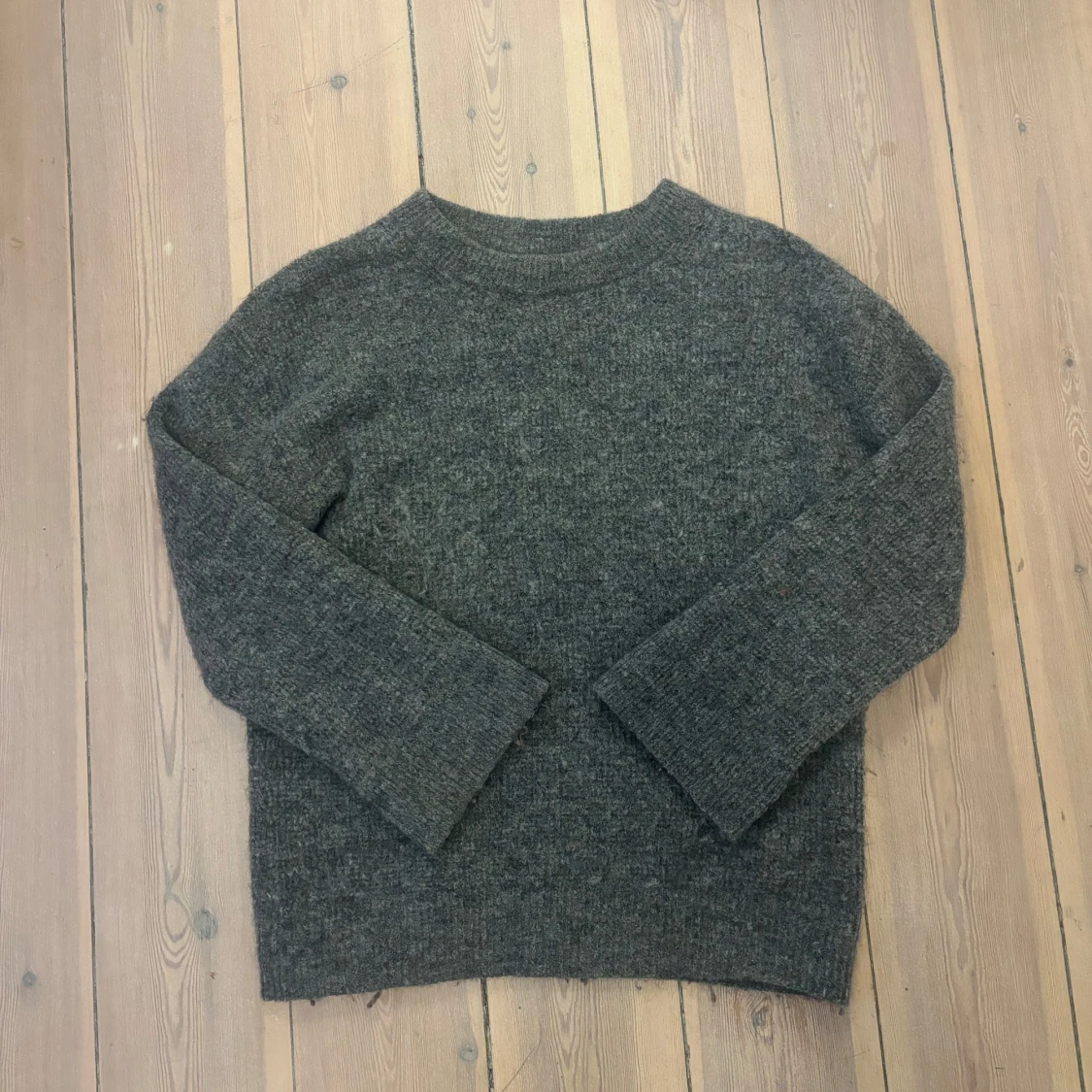 Grå stickad tröja från Lindex  - 90