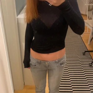 Svart intimissimi tröja! - Säljer då den inte har kommit till så stor användning🥰 Den har Inge defekter och är i storlek S!