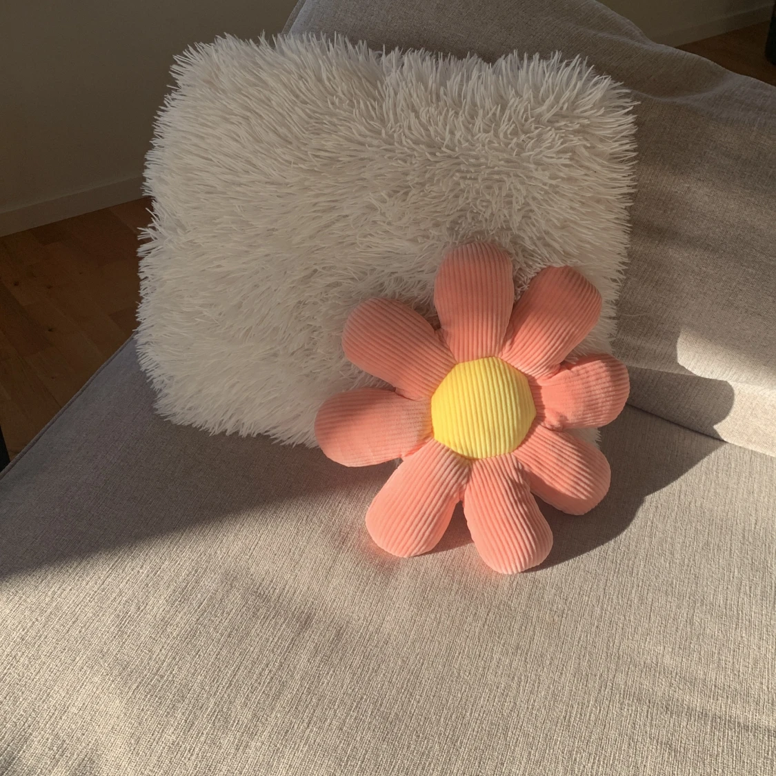 đ©·Fin Blom formad kudde rosa och gul đ©·20kr +fraktđ©·