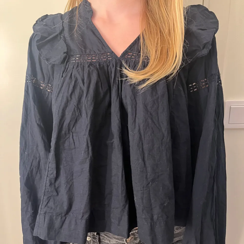 Mörkblå blus från Gina sitter som xs, pris kan självklart diskuteras!🙌 men annars jätte fint skick har enbart använt den en gång!💞. Puserot.