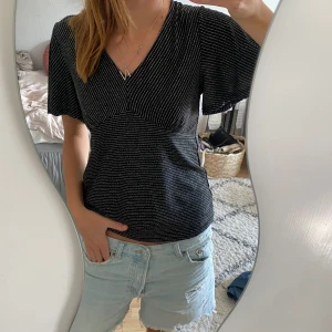 Festtopp - Festtopp med silvriga detaljer🥰