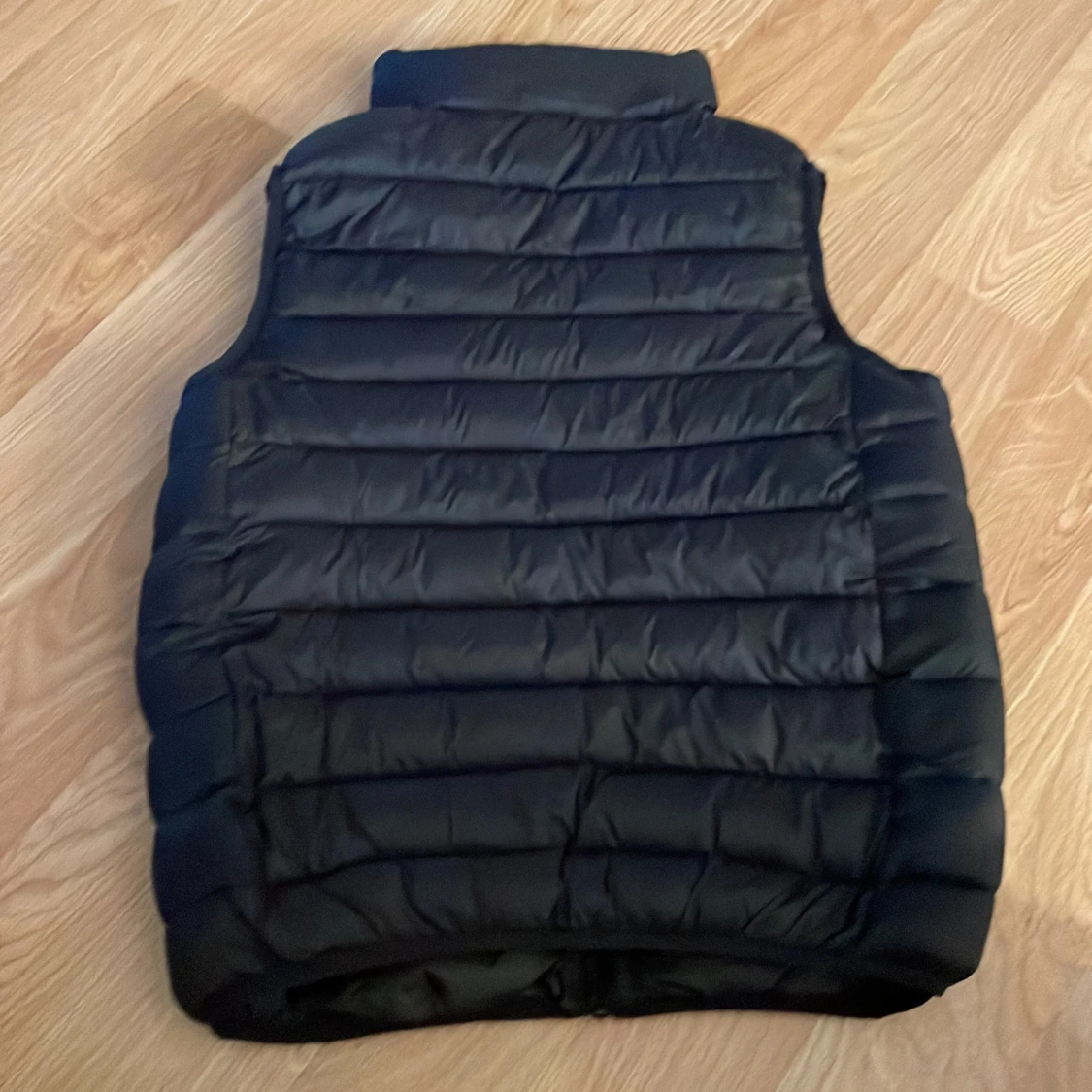 Svart väst - 93