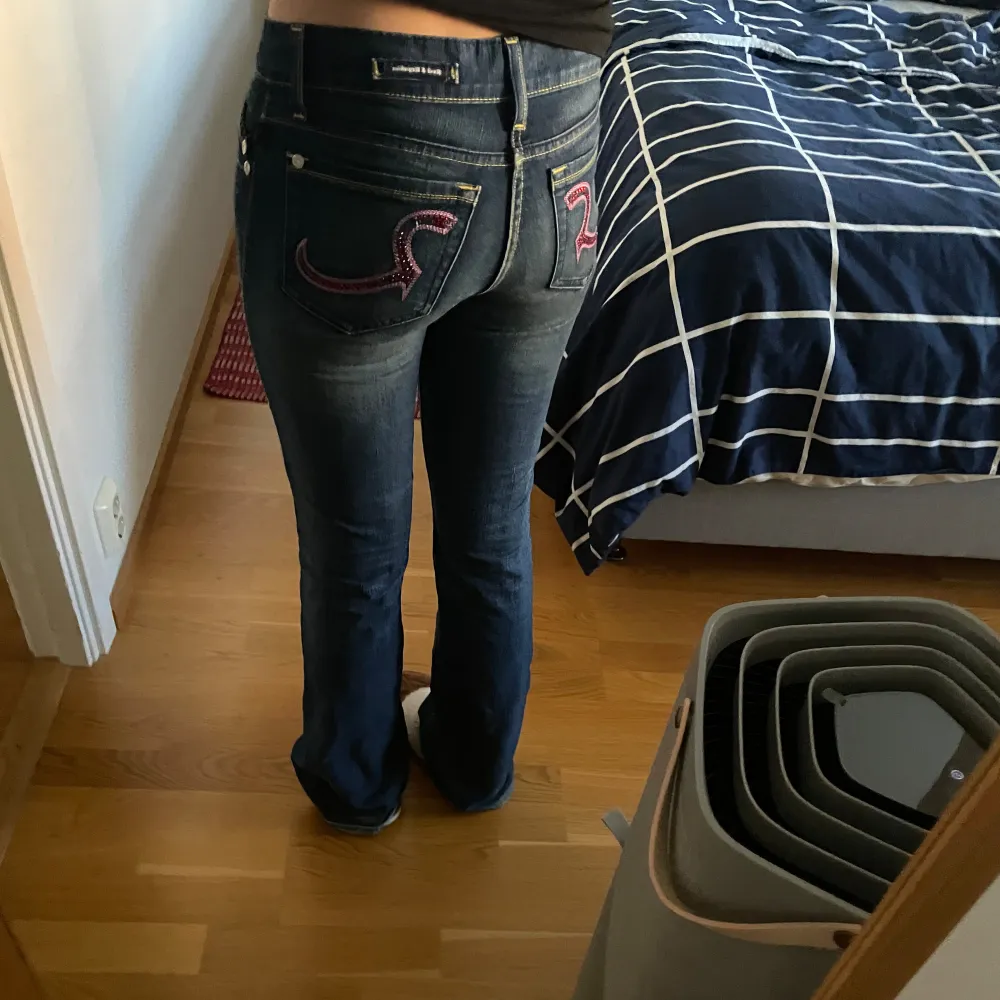 Säljer dessa jeans från rock and republic som är low waist och bootcut! Säljer pågrund av att de är för små💕 det står inte man jag har vanligtvis xs/s . Jeans & Byxor.