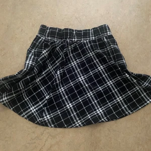 plaided kjol - plaided kjol från shein, knappt använd