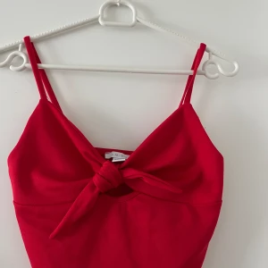 Röd topp från new Yorker  - Röd topp från new Yorker i storlek s