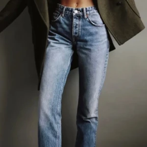 Zara jeans - Säljer dessa zara jeansen som är så fina men tyvärr blivit för små för mig💕