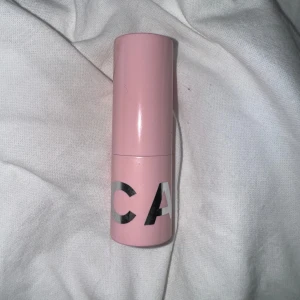 Caia lip balm  - Återfuktande läpp balsam från caia, aldrig använd, fick två lika dana 💕