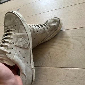 philippe model - Hela vita philippe model i storlek 43. Dom är väl använda där av lågt pris. 