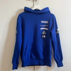 Hoodrich hoodie  - Säljer för den inte kommer till användning, använd fåtal gånger och är i ny skick, köpt i november 2023 på JD sports för 900 kr 