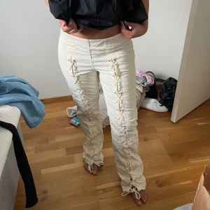 & other stories byxor  - Använda fåtal gånger, bra skick. 💓Köpta för ca 1000kr säljer för 700kr.