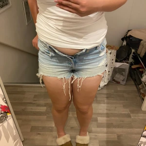 Jeans shorts zara - Jätte fina jeans shorts från zara  Säljer då dom är för små för mig :(  I bra skick  Stl 40 men mindre i stm