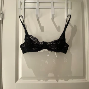 Svart bh - Svart spets bh som är oanvänd 