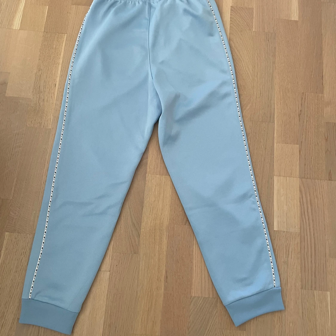 Ljusblåa Nike byxor - 92