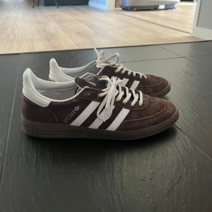 Adidas special - Väldigt bra skick knappt använda Skolåda ingår