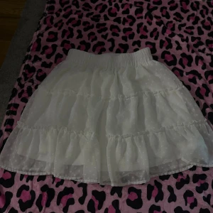 Kjol  - Vit söt kjol från New yorker knappt använd 