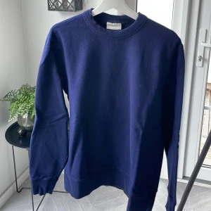 Tröja  - Tröja från These Glory Days  Stolek M Marinblå