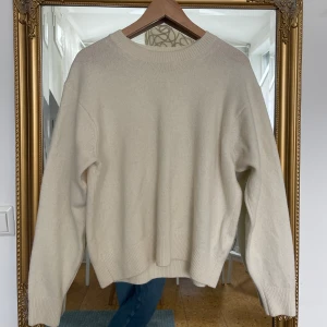 Supermysig ulltröja  - Säljer denna supersköna 100% ulltröja. Sparsamt använd och i gott skick.   Köparen står för frakten, kan även hämtas upp i Uppsala. 