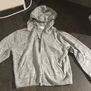 Hm tröja  - I bra skick och priset kan diskuteras 