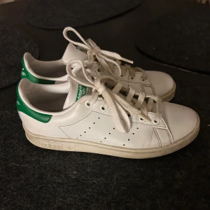 Stan Smith  - Använt skick men inga större skador på skorna!
