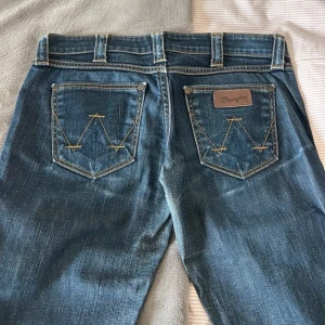 Vintage jeans - Supersnygga vintage jeans. Hittar ej storlek någonstans men passar xs. Lågmidjde
