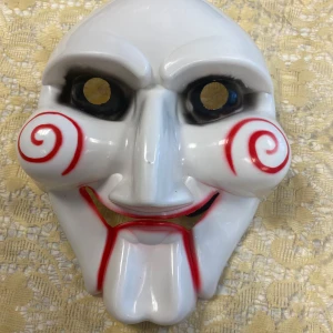 Maskerad  / halloween  - Vuxen stlk  Finns fler kvar. Samma frakt  79kr/st 