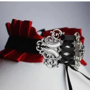 Gothic/ victorian vampire corset choker - Victorian choker. Köptes på Etsy, 1:a bilden lånad. Shoppen finns nt längre. Sparsamt använd men kan ha lite tråddragningar som knappt märks av &lite dragmärken vid banden pga användning(se bild nr 4). Färgen är mer lik den på mina egna bilder.