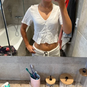 Söt topp - Supersöt vit topp/ blus som är perfekt på fest eller middagar!💕
