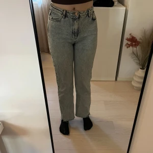 Ljusblå jeans  - Jeans från Na-kd storlek 38, bra skick