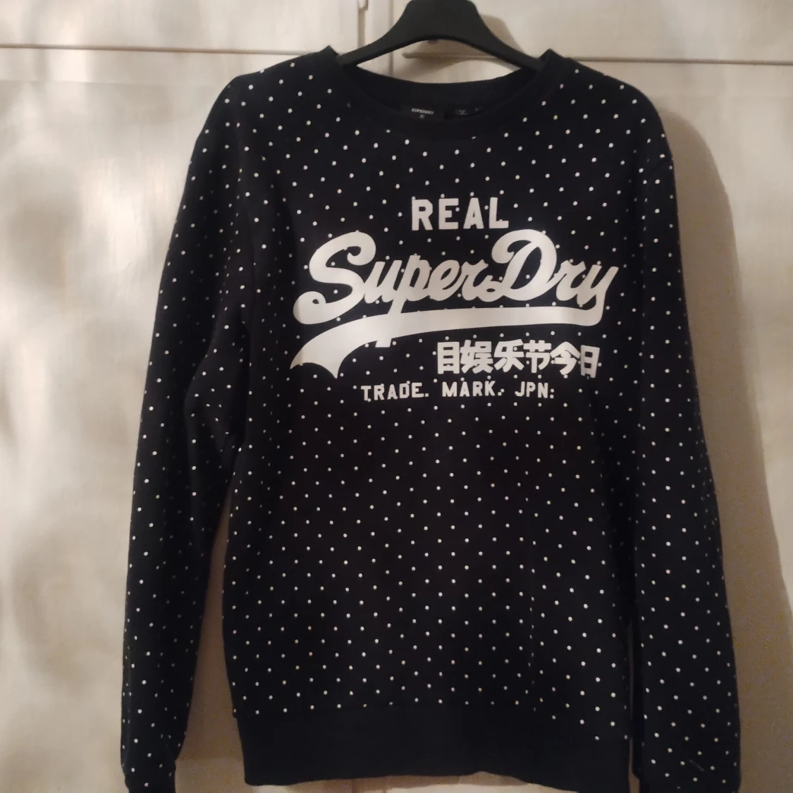 Svart tröja med prickigt mönster från SuperDry - 91