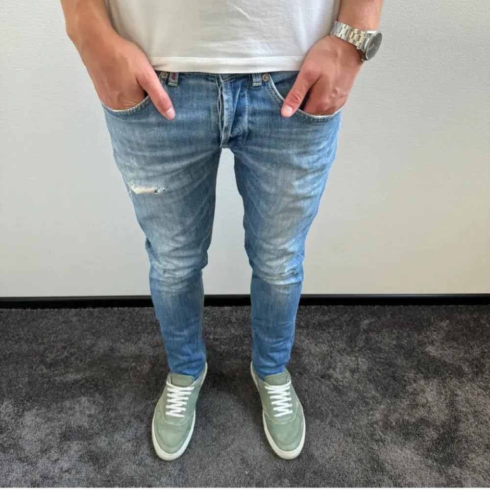 Dondup George jeans | Grymt skick | Nypris 2000kr | Fraktar spårbart via PostNord eller instabox, på köparens bekostnad | Prioritera snabba affärer | Inga byten | Hör av dig vid frågor📩. Jeans & Byxor.