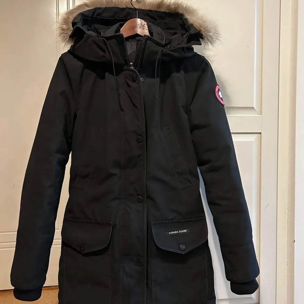 Jag säljer min äkta Canada goose trillium parka jacka dam i storlek xs. Färgen är svart, och den har inga skador och är i mycket bra skick. Priset kan diskuteras vid snabb affär. . Jackor.