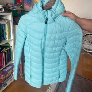 Everest jacka  - Säljer denna Everest jacka som inte kommer till någon användning 