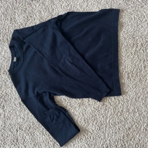 Lindex tröja - Säljer min Lindex tröja i kidz. Passar dig som är mellan 12-14. Skriv vid fler frågor eller bilder!