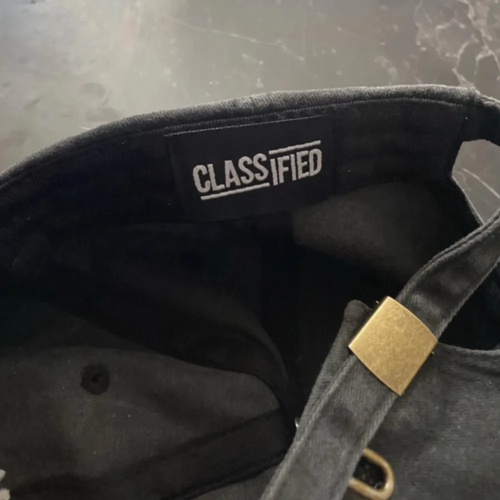 Keps från classified, helt ny endast provad. Accessoarer.